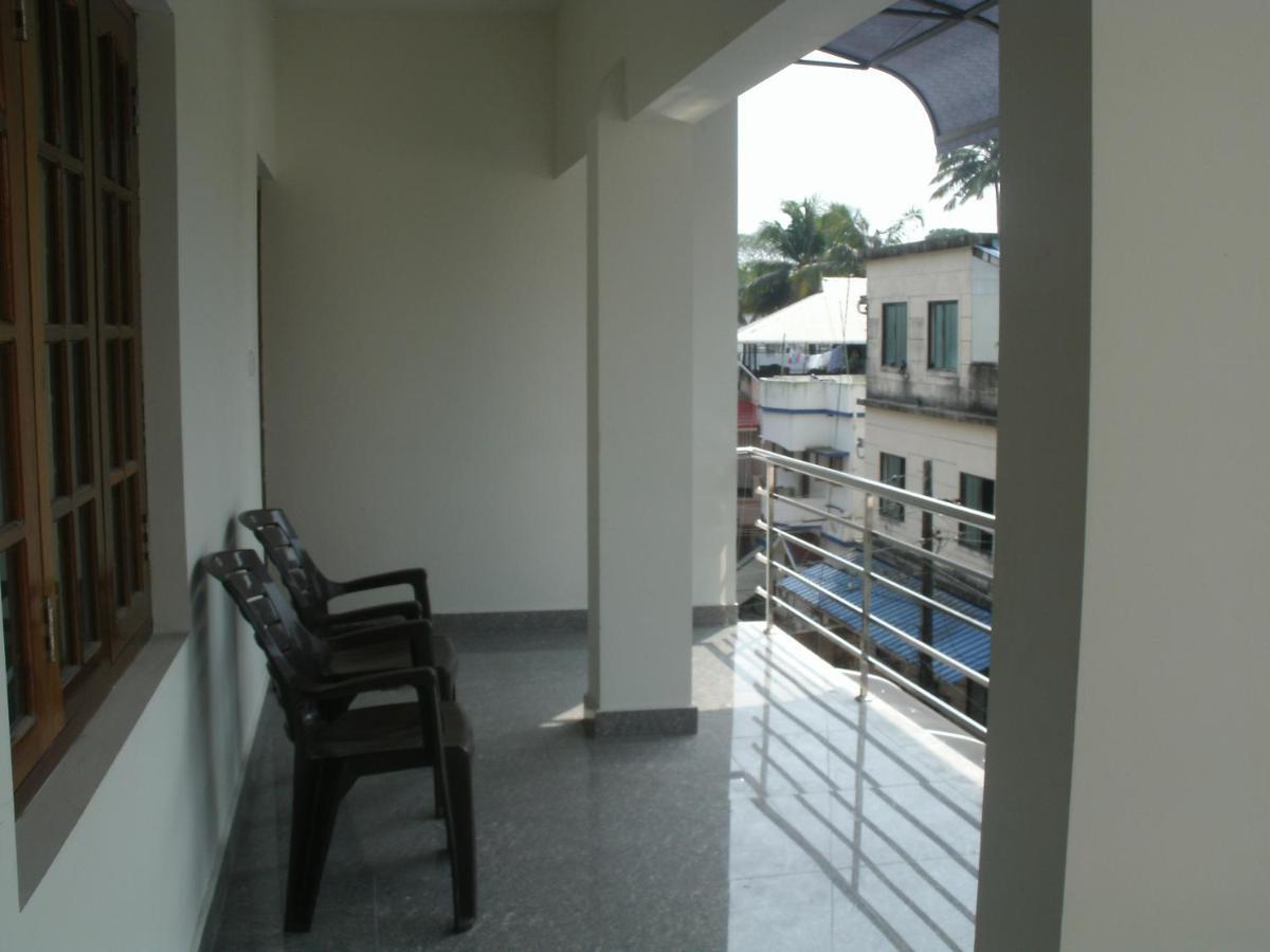 Jacaranda Holiday Home Коччи Экстерьер фото